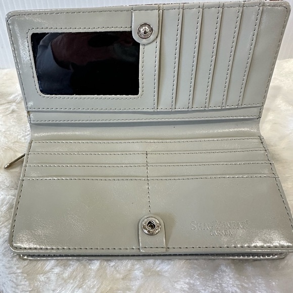 Shag Wear Canada Skull Embossed Large Zip Wallet NWOT - Picture 3 of 7